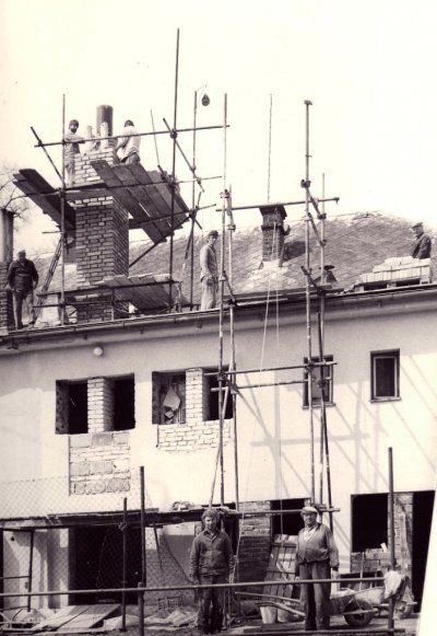 Sokol Lukavice, rekonstrukce sokolovny v roce 1980 (Zdroj: archiv Sokola Lukavice)
