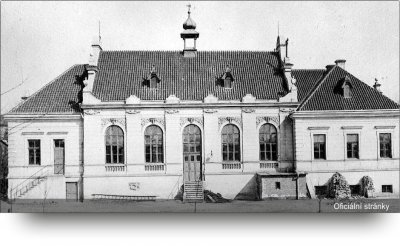 Historický pohled na sokolovnu, zdroj: http://www.sokolnp.cz/images/uprava_04678912.jpg