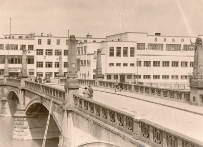 Sokol Přerov, sokolovna a Tyršův most, rok1937 (Zdroj: archiv ČOS)