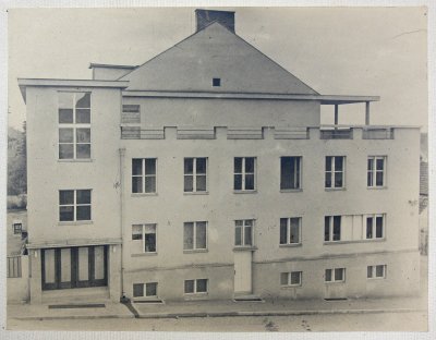 Pohled na novou budovu sokolovny  ve 30. letech - zdroj: archiv Sokola Zbraslav