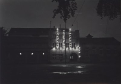 Sokolovna vyzdobená pro Šibřinky v roce 1938