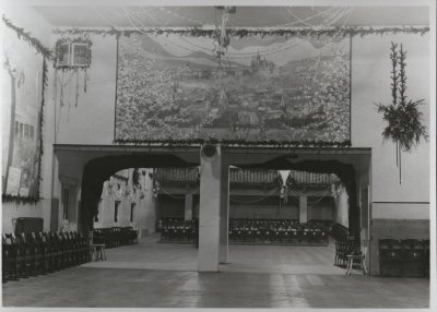 interiér plesového/kino sálu v budově někdy v letech 1927-1940
