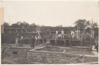 Momentka členstva na stavbě (1927)