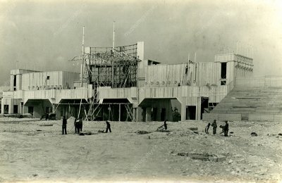 Stavba dřevěné brány do stadionu, rok 1926, archiv MMP