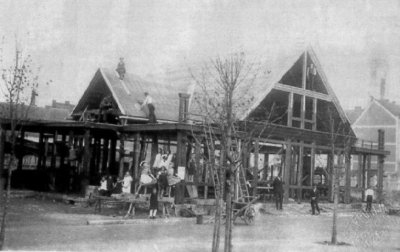 momentka z doby výstavby pavilonu (zdroj: brožura 100. výročí Pětky)