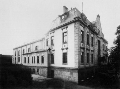 Pohled z roku 1917, kdy zde patrně byl lazaret či nemocnice, zdroj: https://teplice.majestat.cz/obsah-stranek-2/7-dalsi-mista/letna