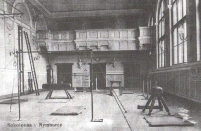 Interiér zimní sokolovny v Nymburce, rok 1898, zdroj: 125 let Sokola Nymburk 1868–1993