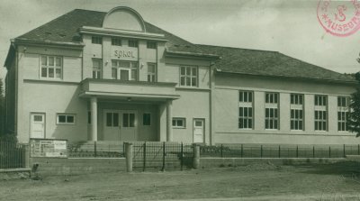 hotová sokolovna v roce 1932 (zdroj: esbirky.cz)