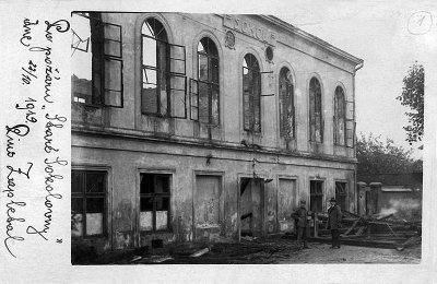 vyhořelá původní kroměřížská sokolovna, rok 1919 (zdroj foto: geocaching.com)