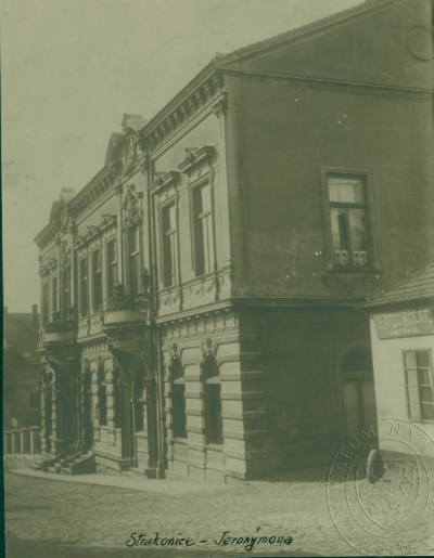 historie - sokolovna na fotografii z konce 19. století (zdroj: esbirky.cz)