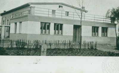 fotografie sokolovny z května 1935; zdroj: esbirky.cz