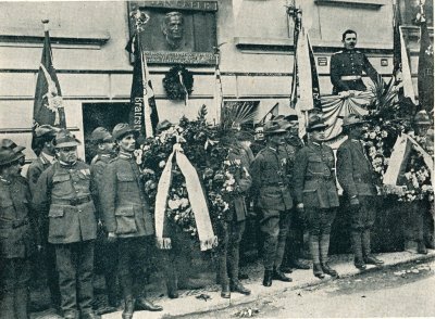 Štábní kapitán Roubal odevzdává desku v ochranu města Michle, rok 1926.