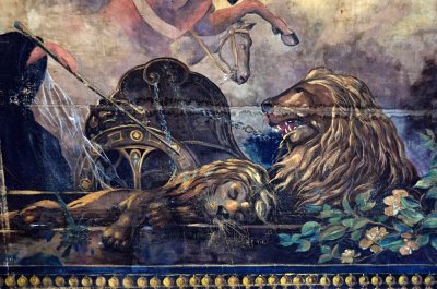 Detail opony – dva lvi odkazující ke vzniku Československa
