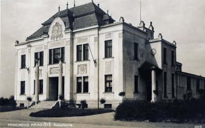 sokolovna Mnichovo Hradiště kolem roku 1930 (Foto: archiv TJ Sokol Mnichovo Hradiště)