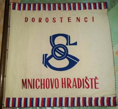 prapor Dorostenci Mnichovo Hradiště 1945 přední strana  (Foto: archiv TJ Sokol Mnichovo Hradiště)