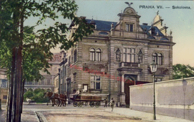 pohled na sokolovnu v roce 1910; zdroj: https://pohlednice.sbiram.cz/
