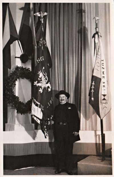 Bratr Marek v původním kroji sokolském – tehdy povoleném (rok 1936)