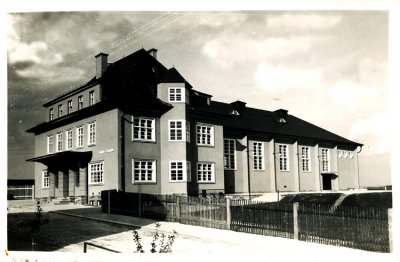 Turnhalle ve 40. letech 20. století (zdroj: http://www.thonbrunn.cz/hospody/G_Rossbach7_cz.php)