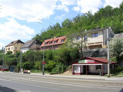 Tyršův vrch z ulice U Plynárny, zdroj: Wikimedia Commons