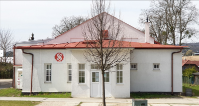 Sokolovna převzato z: https://www.google.com/maps/uv?pb=!1s0x471375c98fea9fdb%3A0x285a5dc4c54f8063!3m1!7e115!4shttps%3A%2F%2Flh5.googleusercontent.com%2Fp%2FAF1QipMv5pOknQ45uUWD0-5PBVlJHOaifQZKy33tuR_3%3Dw329-h160-k-no!5ssokol%20%C5%A1t%C3%ADpa%20foto%20-