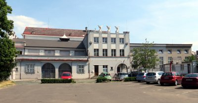 Podoba sokolovny před rekonstrukcí fasády (která proběhla v roce 2018)
