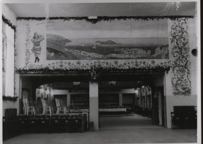 interiér plesového/kino sálu v budově někdy v letech 1927-1940