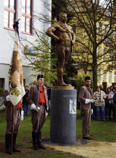 Slavnostní odhalení sochy 8. 11. 2013, foto: M. Pinkava, Petr Zajíček: Sokol Litovel: historie a současnost