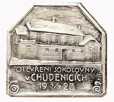 odznak vydaný k příležitosti slavnostního otevřneí této sokolovny