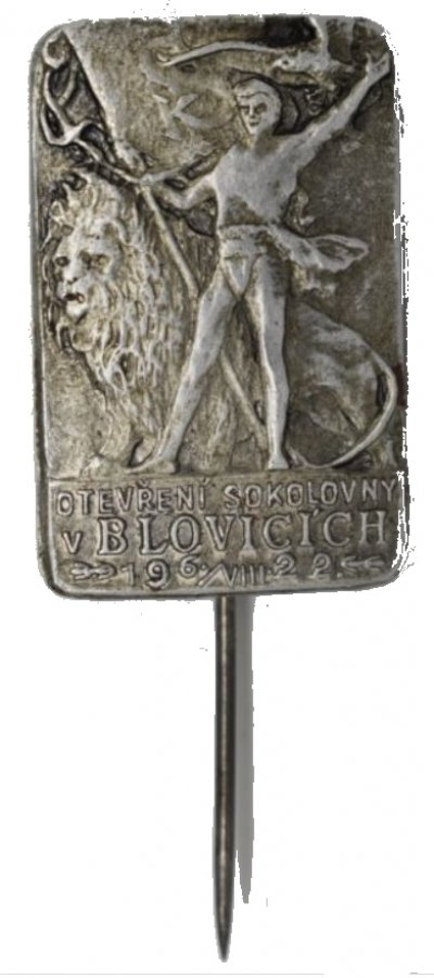 odznak vydaný k příležitosti otevření blovické sokolovny