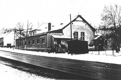 Budova po dostavbě v roce 1925