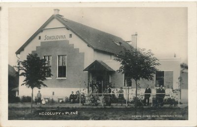 dobový záběr na budovy sokolovny