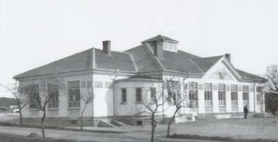 novostavba ještě bez oplocení (zdroj: Historické záběry Horní Břízy v kalendáři 2008)