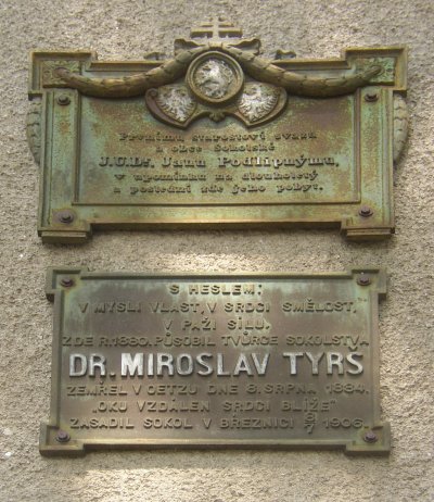 detail obou pamětních desek