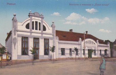 Sokolovna s tehdy provozovanou restaurací U České koruny