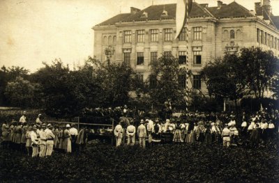 Slavnostní poklepání základního kamene, archiv V. Kollmann, zdroj: ZAJÍČEK, Petr. Sokol Litovel: historie a současnost, str. 82