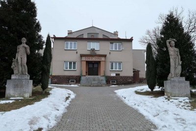 Současný vzhled,  v popředí sochy Síla a Svornost
