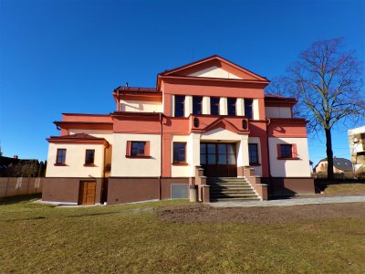 Sokolovna s opravenou přední fasádou