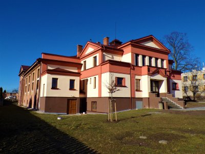 Sokolovna s opravenou přední fasádou