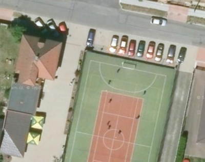 upravený sportovní areál, již bez sokolovny (mapy.cz)