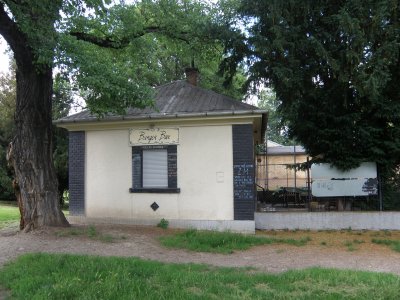 poslední fragment původního objektu (správcovský domek), foto Pavel Michalec, červen 2020