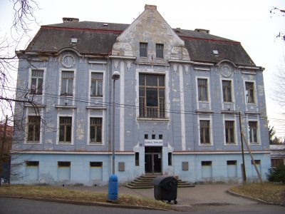 Současný stav sokolovny, zdroj: https://commons.wikimedia.org/wiki/Category:Sokol_house_in_Teplice-Letn%C3%A1