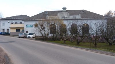 Současný vzhled sokolovny, foto Z. Hurych, zdroj: https://www.ousti.cz/misto/u-tri-mostu/
