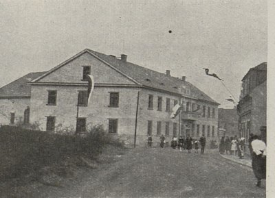 Dobový snímek, otištěno v Českém světě 22. 6. 1922, zdroj: https://www.theatre-architecture.eu/cs/db/?theatreId=5482&detail=history