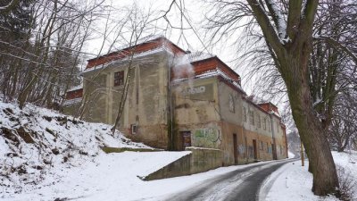 neutěšený stav objektu, současnost (zdroj mapy.cz, autor Eva Koutná, 9.2.2018)