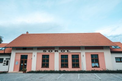 Současná podoba kralupské sokolovny (bývalá stodola statku U Jodlů), zdroj: ČOS, foto Jitka Barešová