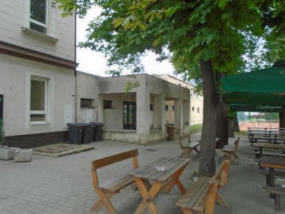 původní přístavba sokolovny; zdroj: https://mfkmodrice.webnode.cz