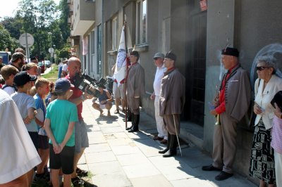 Ze slavnostního odhalení Ddroj: https://kehila-olomouc.cz/rs/soucastnost/stolpersteine-2/otakar-smrcka/