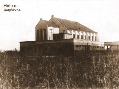 novostavba sokolovny, zdroj foto: https://sokolholice.cz/