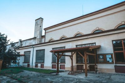 Zadní část sokolovny, zdroj: ČOS
