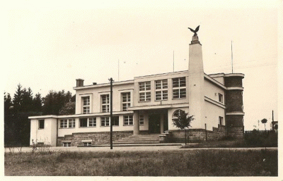 novostavba sokolovny v roce 1930